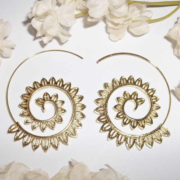Fashion Jewelry Jewelry - CLEARANCE! PRICE IS FIRM! Gold Huggie Hoop Earring Spiral Tribal Edgy 4718